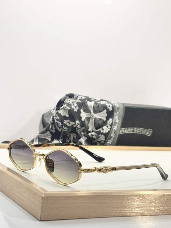 Picture of Chrome Hearts Sunglasses _SKUfw73238220fw